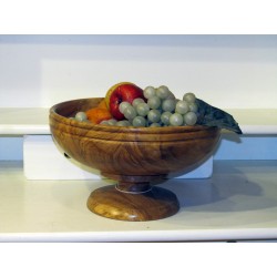 Fruit centerpieces leads in olive wood